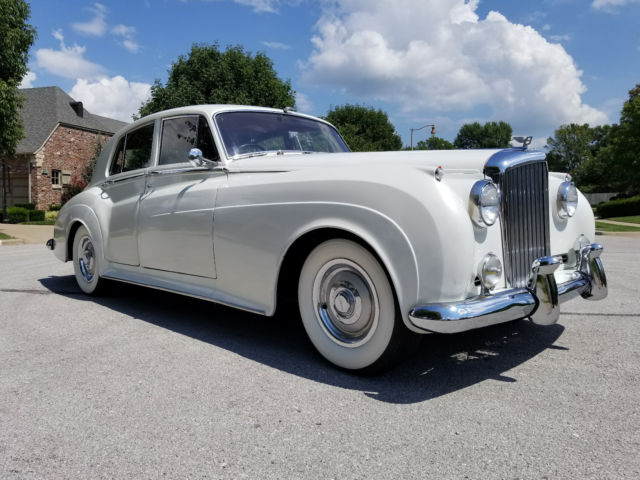 Bentley S1 Sedan - Modern A/C, Radio, Auto Trans, Lesther - Restored and DD 1956 Bentley S1 Series Saloon Limo