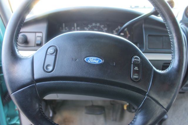 1994 Ford F-250 NO RESERVE 124,100 SUPER CLEAN LOW MILES 7.3L 4X4 - photo 9