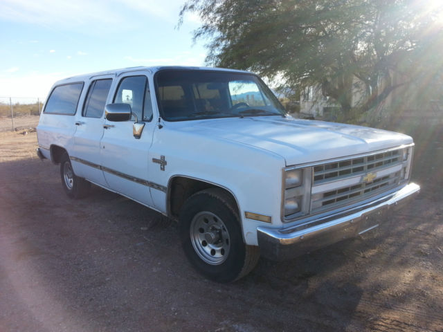 BETTER THAN A BARN FIND- ONE OWNER, TURNKEY/CLEAN ORIGINAL CLASSIC *NO RESERVE* 1986 Chevrolet Suburban SILVERADO C10