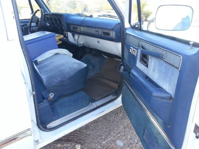 1986 Chevrolet Suburban SILVERADO C10 - photo 3
