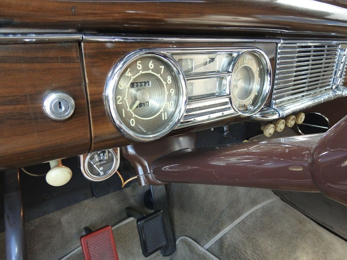1949 Packard Series 22 Deluxe Eight Touring Sedan - photo 9