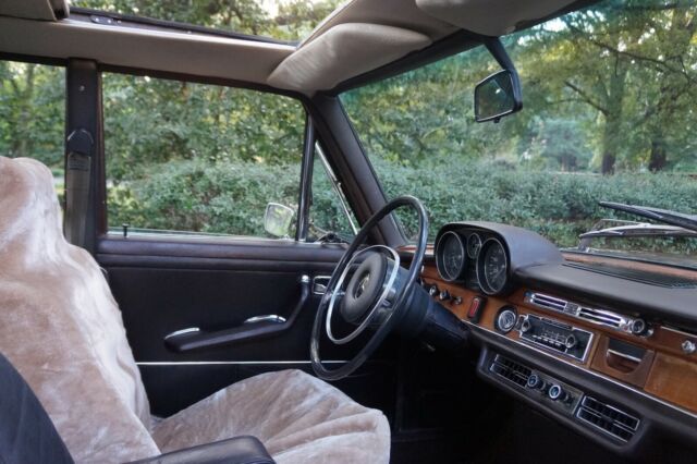 1973 Mercedes-Benz 200-Series - photo 11
