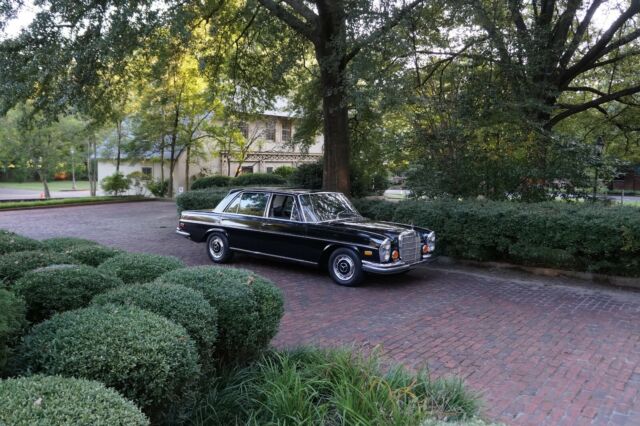 1973 Mercedes-Benz 200-Series - photo 2