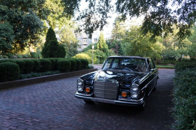 1973 Mercedes-Benz 200-Series - photo 4