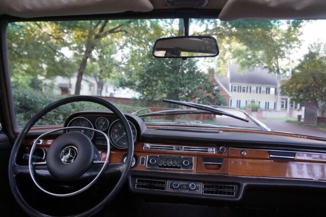 1973 Mercedes-Benz 200-Series - photo 8
