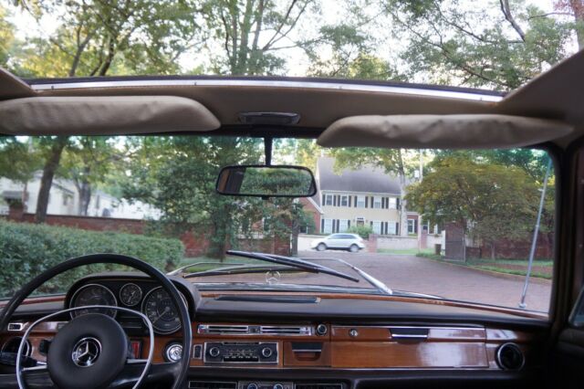 1973 Mercedes-Benz 200-Series - photo 9