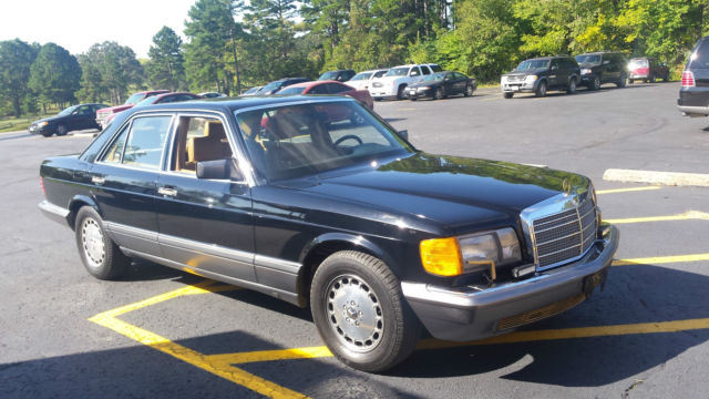 Black 1989 Mercedes 300 1989 Mercedes-Benz 300-Series
