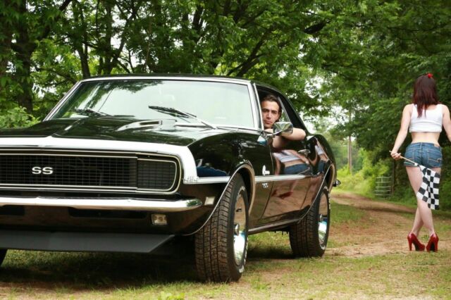 Black 68 Camaro SS/RS Clone 454 engine 12 bolt 4 spd hounds tooth Borg Warner 1968 Chevrolet Camaro SS/RS