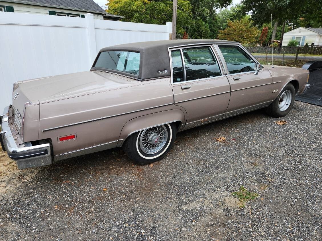 1983 Oldsmobile Ninety-Eight Regency - photo 2