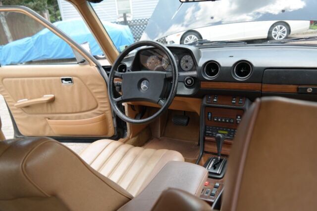 1983 Mercedes-Benz 300-Series 300 D 4dr Turbodiesel Sedan - photo 13