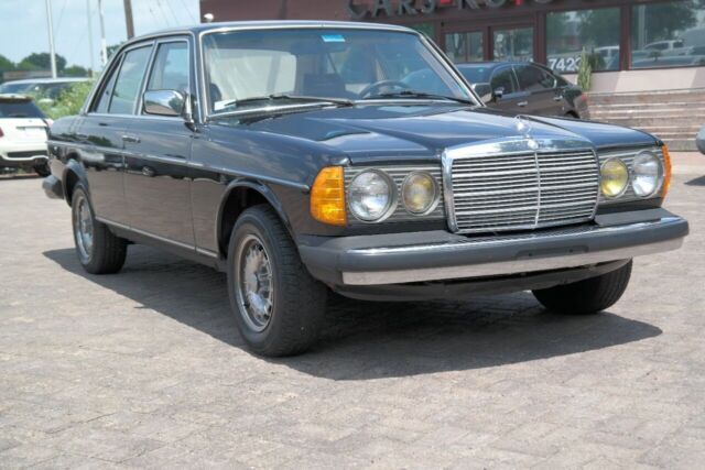 1983 Mercedes-Benz 300-Series 300 D 4dr Turbodiesel Sedan - photo 8