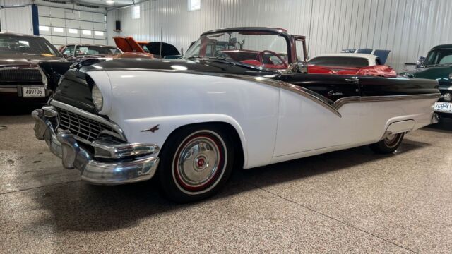 1956 Ford Sunliner