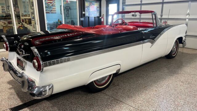 1956 Ford Sunliner - photo 3