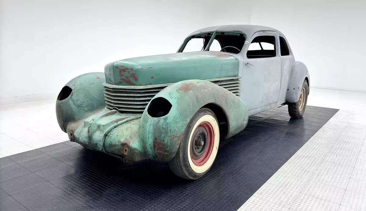 Blank Canvas/Rare Model/Mopar Front End/10 Bolt Axle/2 Door Conversion 1936 Cord 810 Westchester