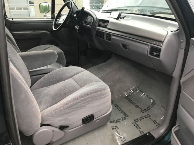 1994 Ford Bronco XLT Full Size 4WD Low Miles - photo 9