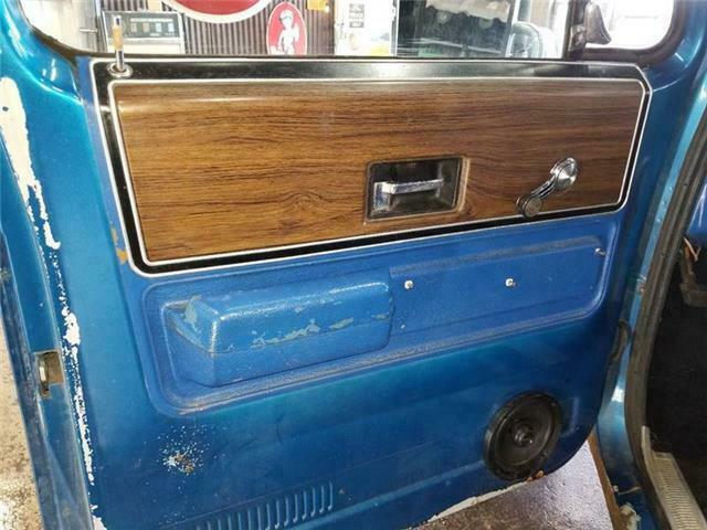 1974 Chevrolet Suburban 1500 4x4 Custom Deluxe - photo 10