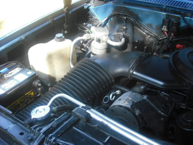 1988 Chevrolet Suburban 2 wheel drive - photo 11