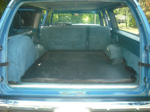 1988 Chevrolet Suburban 2 wheel drive - photo 7