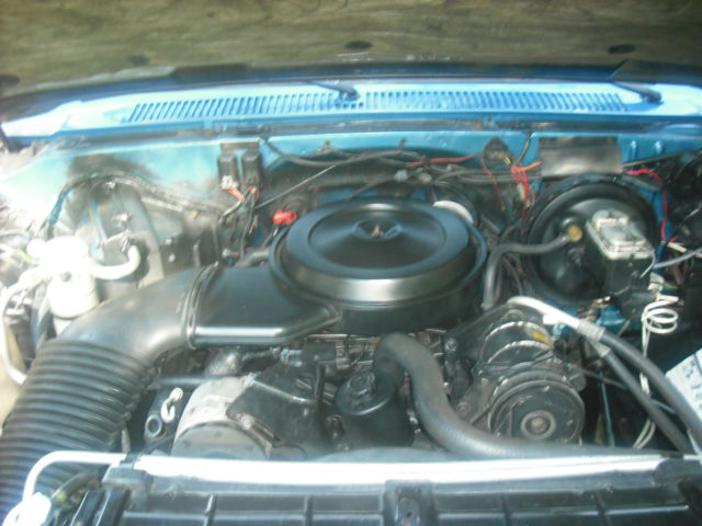 1988 Chevrolet Suburban 2 wheel drive - photo 8