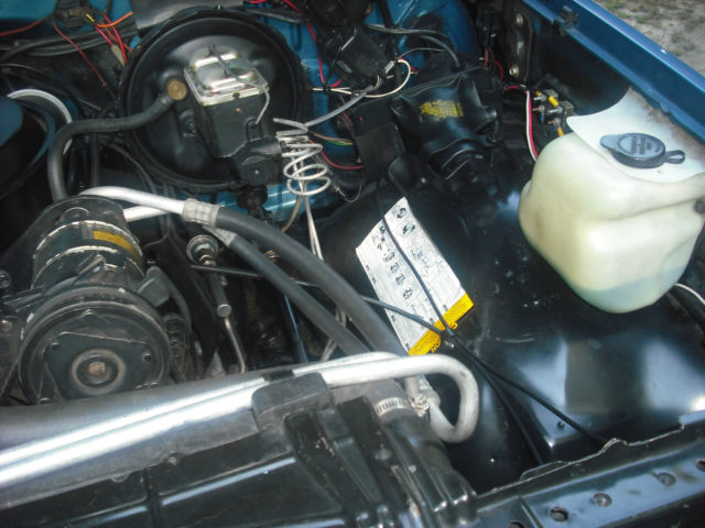 1988 Chevrolet Suburban 2 wheel drive - photo 9
