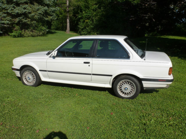 BMW 325Ix E30 3-Series IX All Wheel Drive 2 Door coupe 1990 BMW 3-Series 325ix