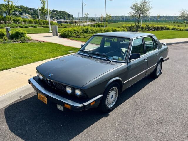BMW 535i 4 door sedan- Grey with black leather seats 1988 BMW 5-Series