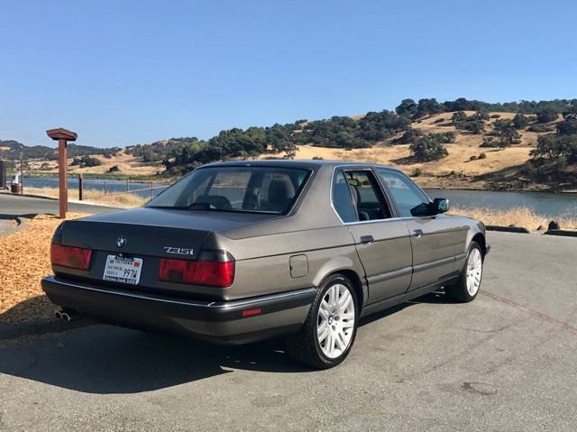 BMW 735i comparable to the 740i but more reliable with famous 3.5L m35 Inline-6 1990 BMW 7-Series 735i