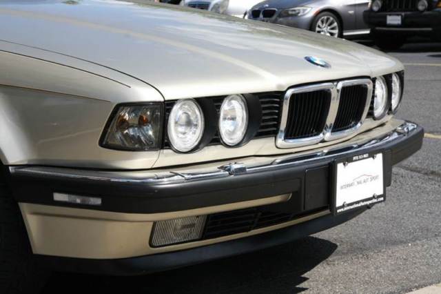 1990 BMW 7-Series 750il - photo 2