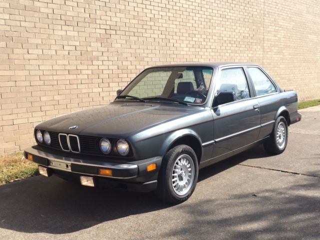 BMW E30 Manual transmission 2 door coupe 1984 BMW 3-Series