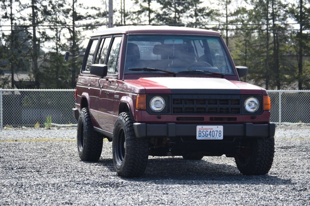 Bordeaux Red 1989 Mitsubishi Montero 1989 Mitsubishi Montero LS