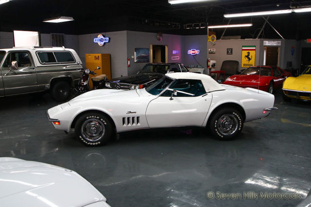 1969 Chevrolet Corvette Stingray Convertible - photo 10