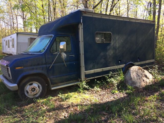 Box Truck with awning** sold as is** buyer responsible for having it moved 1979 Ford Ford Box Truck