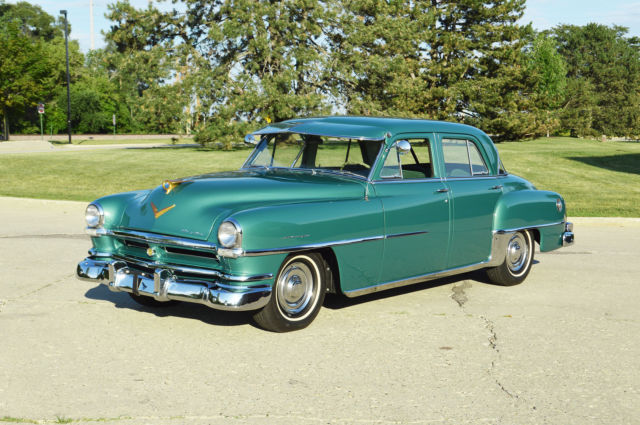 1952 Chrysler Saratoga 4 door sedan - photo 2