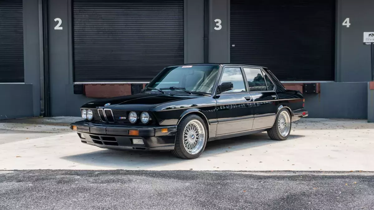 Brembo Brakes - Full Engine Rebuild - $80k in recent records - 5 Speed 1988 BMW M5 E28
