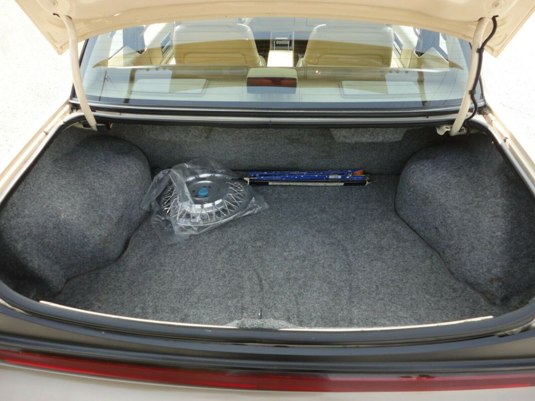 1986 Oldsmobile Toronado Brougham - photo 11