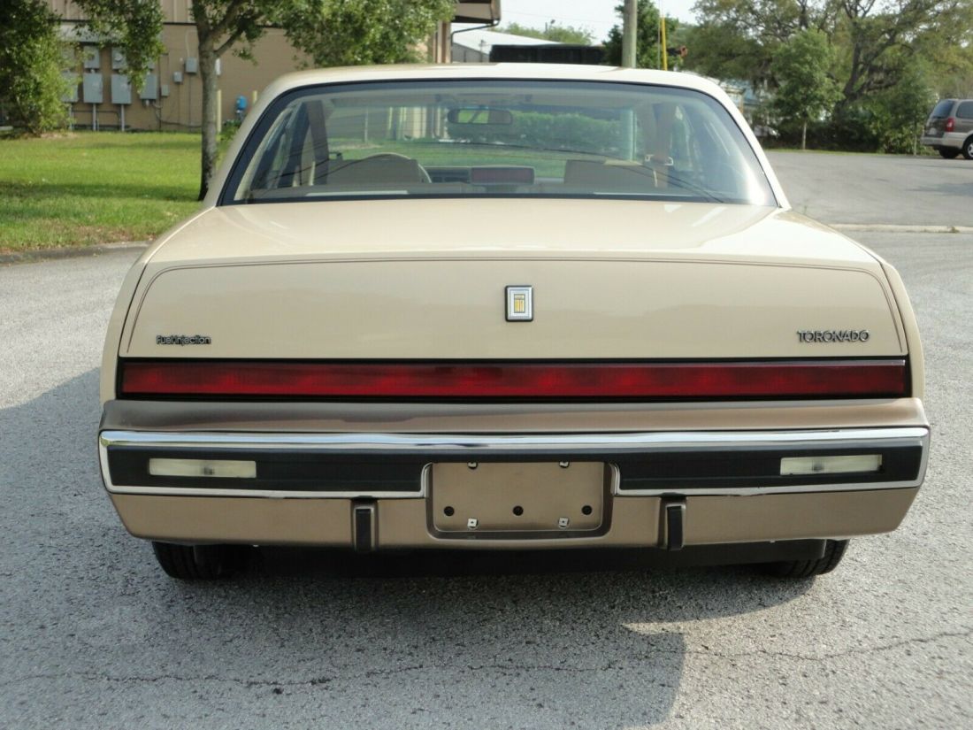 1986 Oldsmobile Toronado Brougham - photo 6