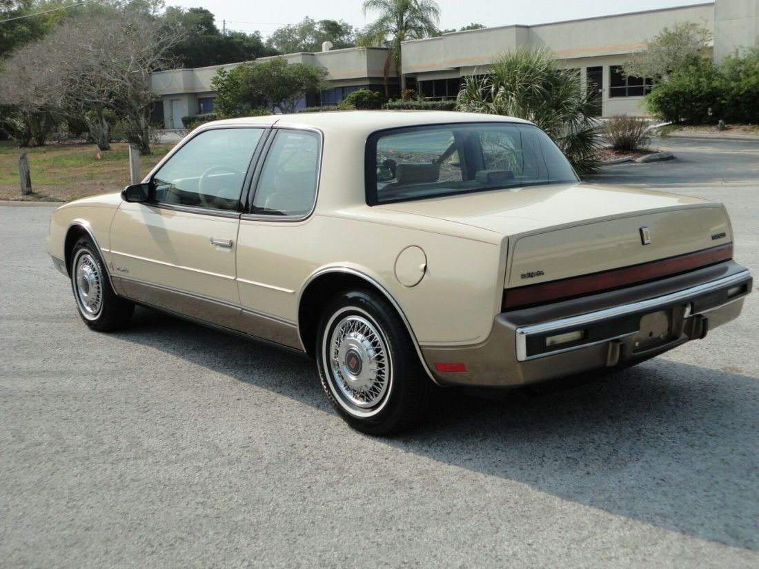 1986 Oldsmobile Toronado Brougham - photo 7