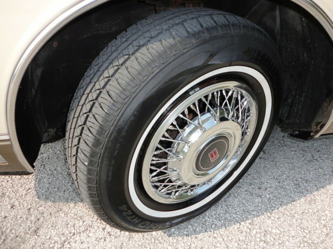 1986 Oldsmobile Toronado Brougham - photo 9