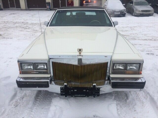 1987 Cadillac Fleetwood - photo 2