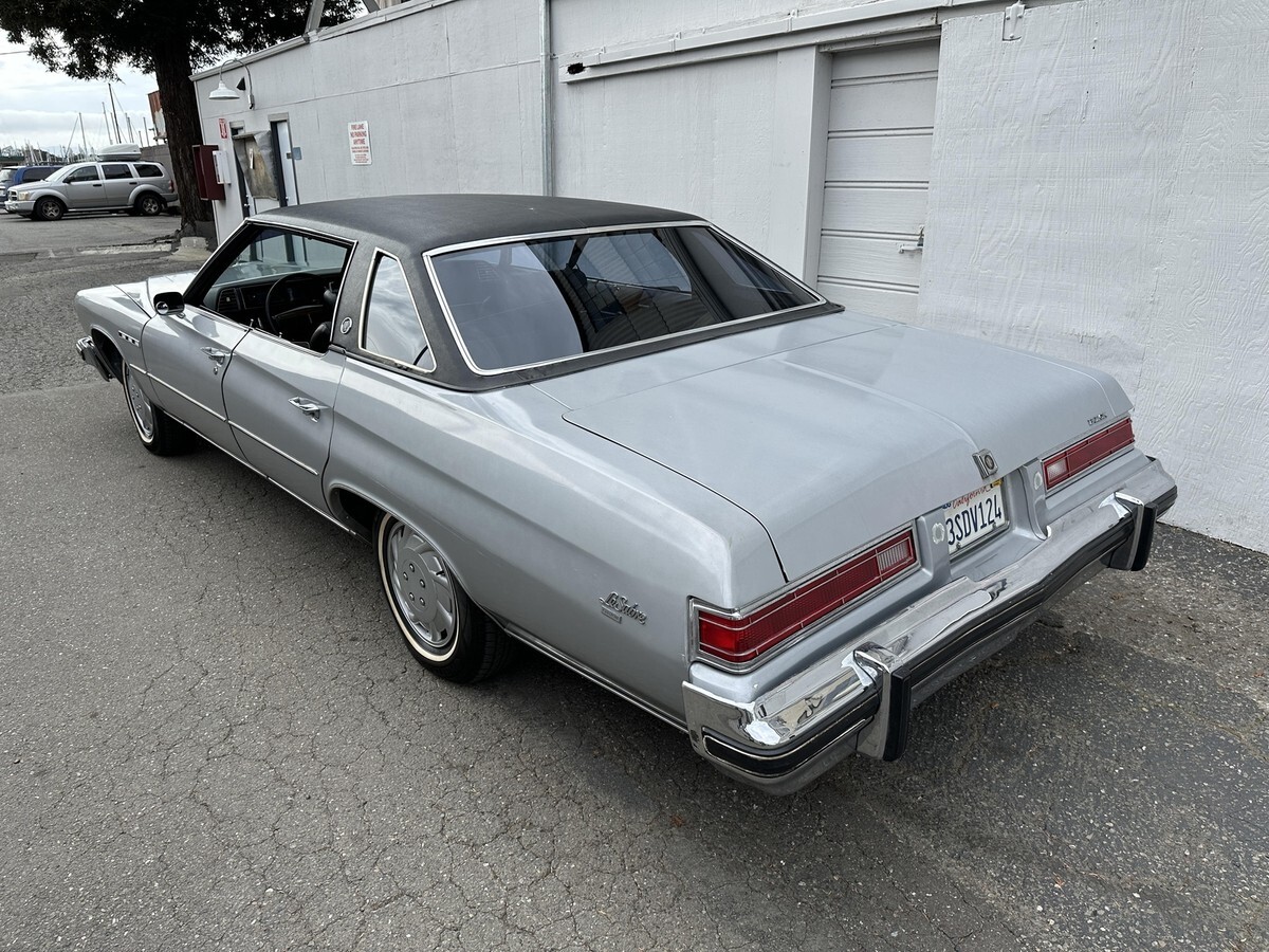 1975 Buick 4 door hardtop - photo 4
