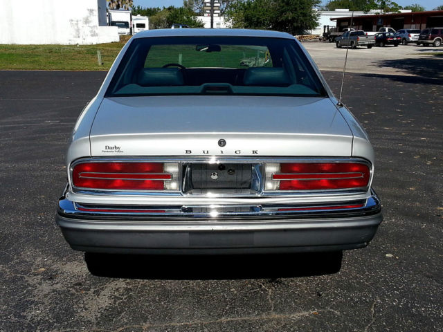 1991 Buick Park Avenue Ultra Sedan 4-Door - photo 7