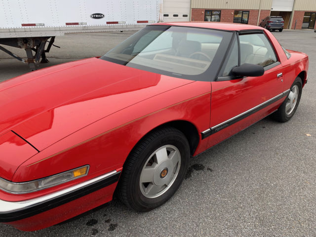 Buick Reatta 1988 3800 Coupe Red classic sports coupe Garage queen, cover, NICE 1988 Buick Reatta