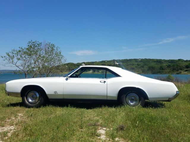 Buick Riviera 1966 survivor. Original owner had her untill 2014. 2 owner car. 1966 Buick Riviera