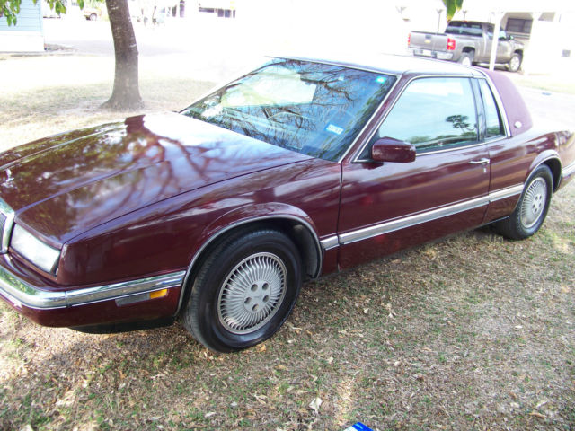 1992 Buick Riviera TOP OF THE LINE - photo 2