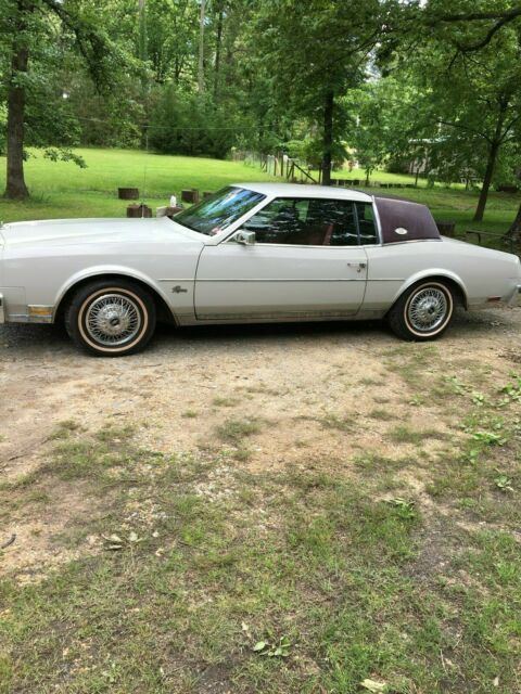 1980 Buick Riviera - photo 2