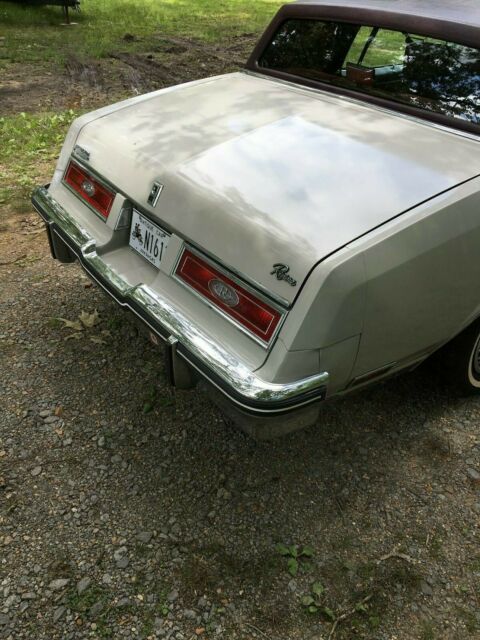 1980 Buick Riviera - photo 4