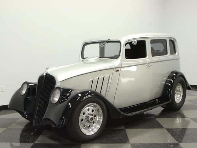 BUILT 383 STROKER V8, 200R4 4 SPEED AUTO, FRNT DISCS, LOW MILES ON BUILD, SHARP! 1933 Willys 2 Door Sedan