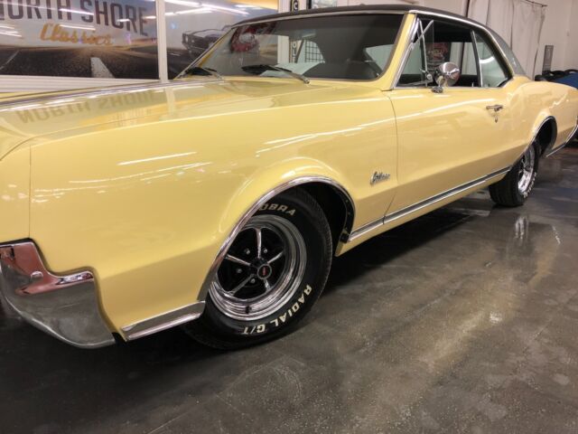 1967 Oldsmobile Cutlass Supreme-Original Owners Manual - photo 2