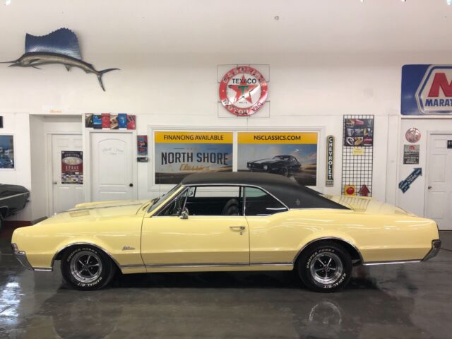 1967 Oldsmobile Cutlass Supreme-Original Owners Manual - photo 4