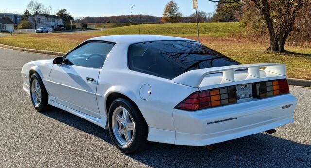 1991 Chevrolet Camaro BUY IT NOW 53K MILES 5.7L RED INTERIOR I-ROC Z28!! - photo 5